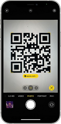 Escanee el código QR con la aplicación de la cámara en el iPhone